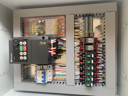 升降平臺遙控變頻控制箱(圖1) 升降平臺遙控變頻控制箱(圖1)